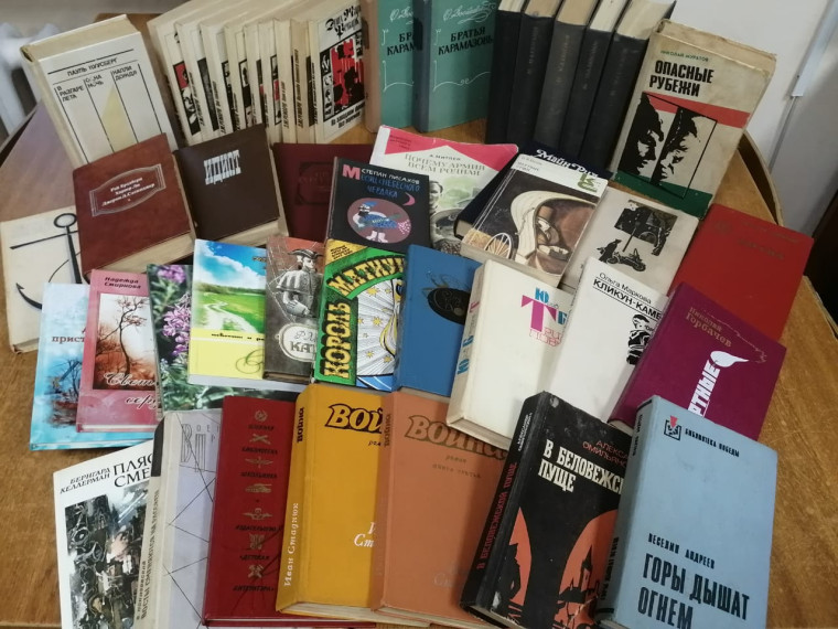 Акция "Подари библиотеке книгу".